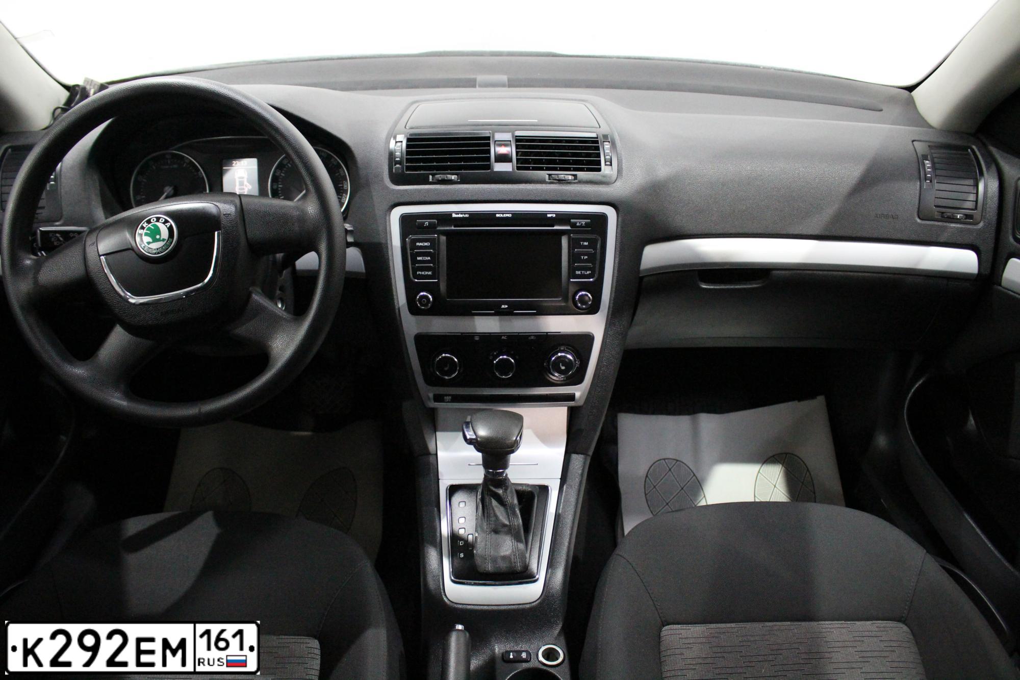Фото автомобиля SKODA OCTAVIA, 2008 — госномер К292ЕМ161. Цвет: Серебристый