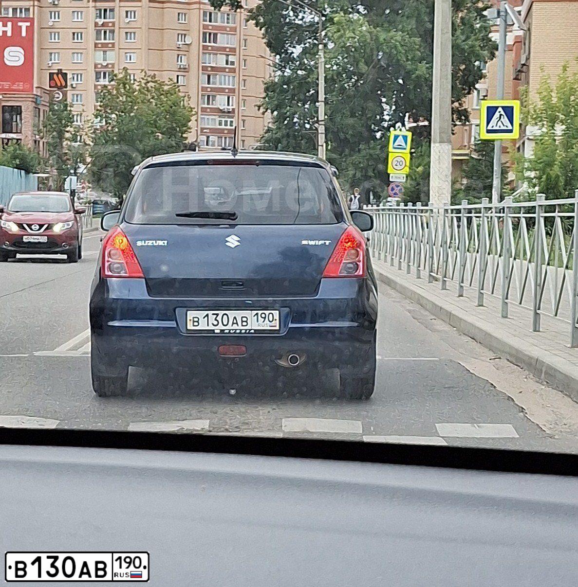 Фото автомобиля SUZUKI SWIFT, 2008 — госномер В130АВ190. Цвет: СИНИЙ