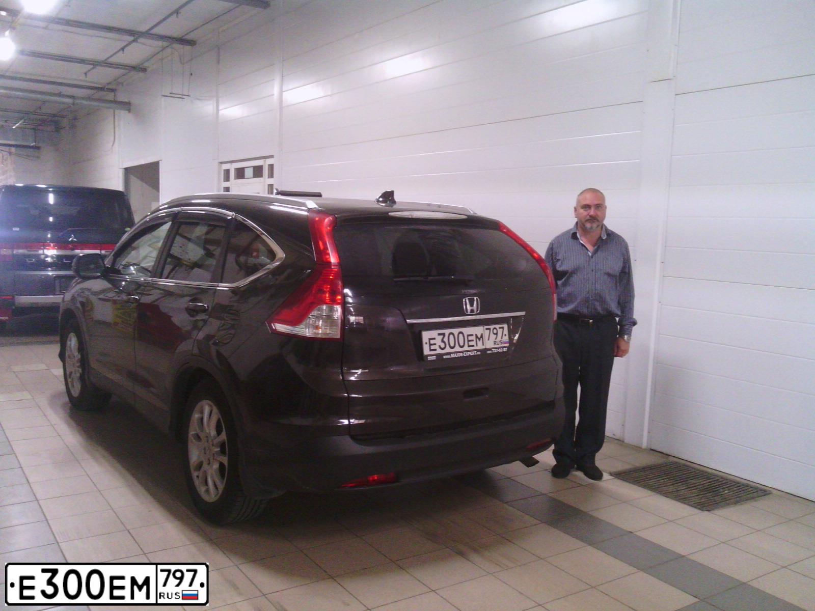 Фото автомобиля HONDA CR-V, 2014 — госномер Т338СН797. Цвет: ТЕМНО-КОРИЧНЕВЫЙ