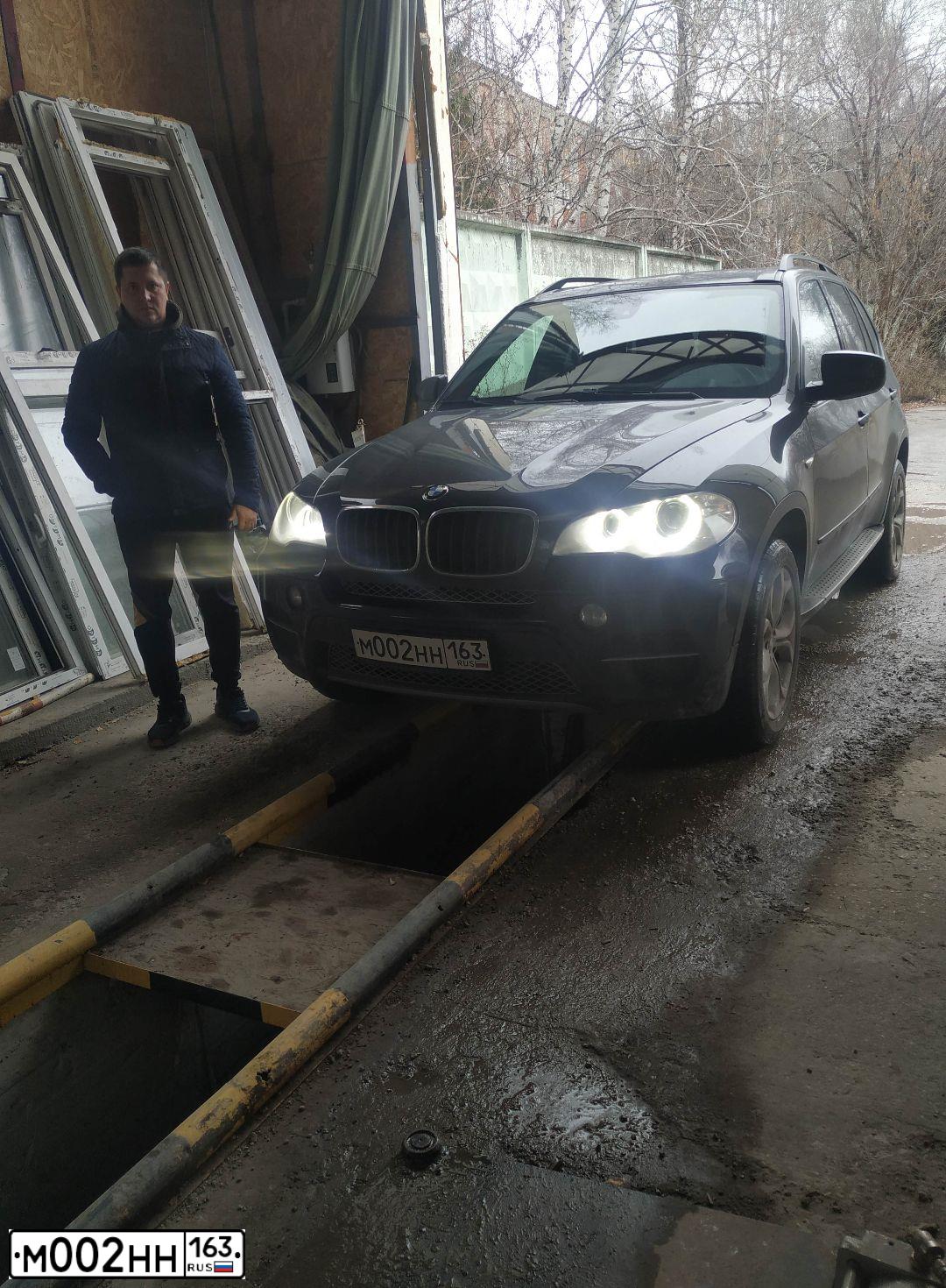 Фото автомобиля KIA SPORTAGE, 2011 — госномер М002НН163. Цвет: СЕРЕБРИСТЫЙ