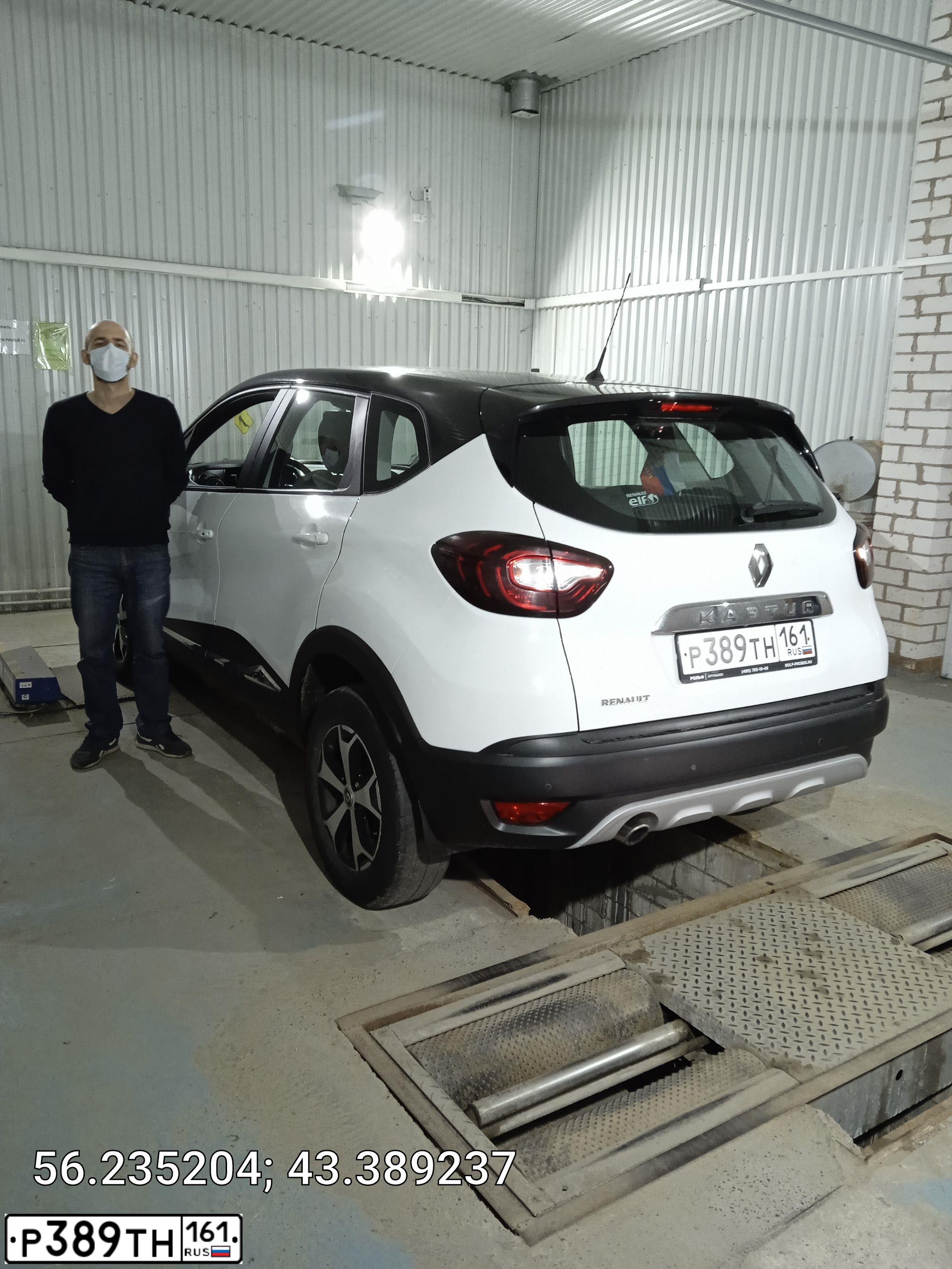 Фото автомобиля RENAULT KAPTUR, 2018 — госномер Т356ХК152. Цвет: Белый черный