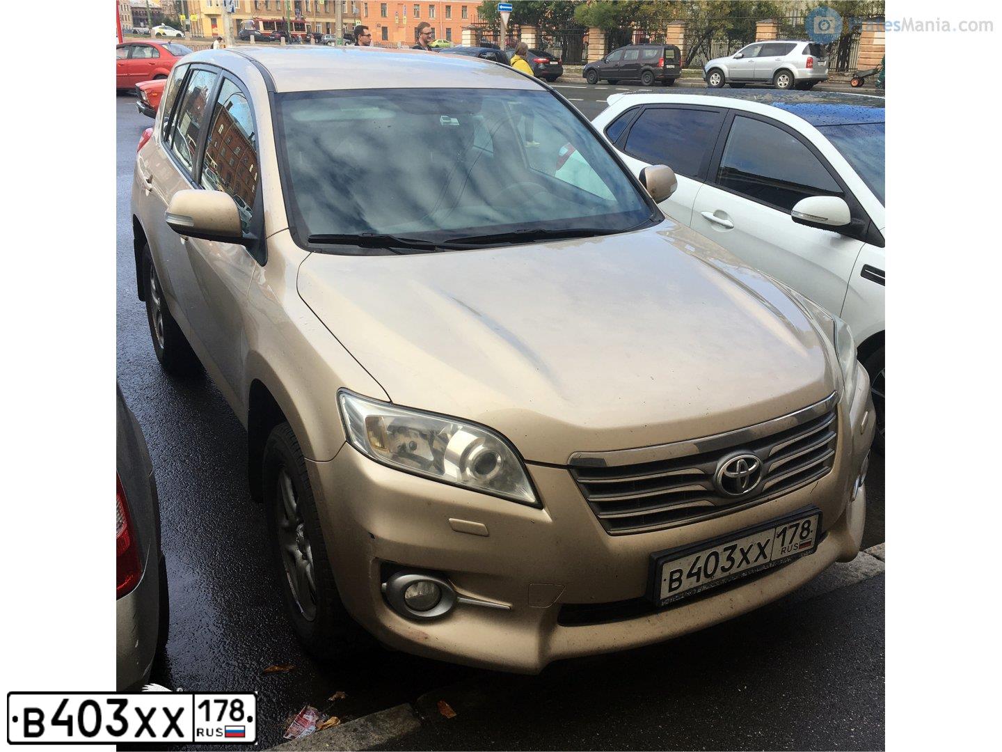 Фото автомобиля TOYOTA RAV4, 2010 — госномер В403ХХ178. Цвет: БЕЖЕВЫЙ