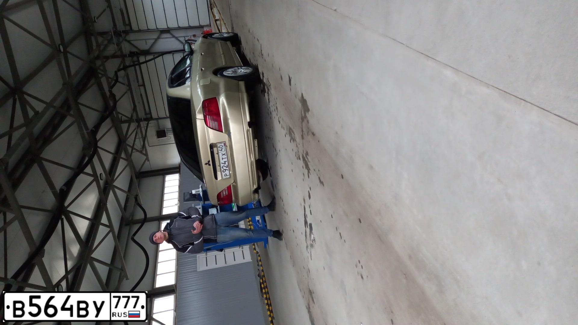 Фото автомобиля MITSUBISHI GALANT, 2000 — госномер К722УО33. Цвет: ЖЕЛТЫЙ ЧЕРНЫЙ