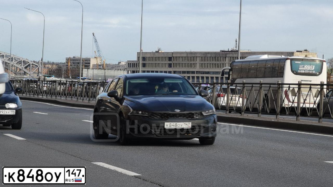 Фото автомобиля KIA K5, 2020 — госномер К848ОУ147. Цвет: СЕРЫЙ