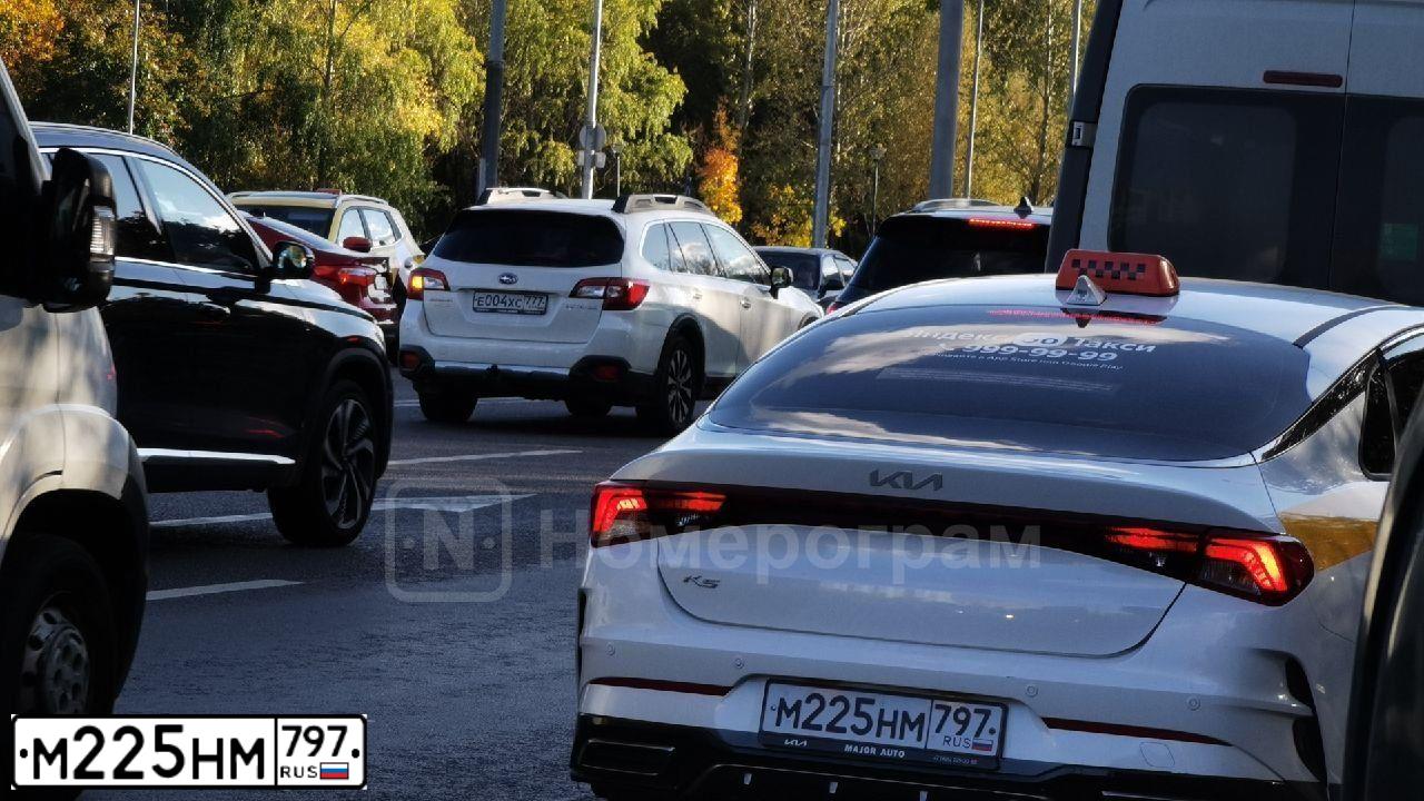 Фото автомобиля KIA K5, 2022 — госномер А853РУ797. Цвет: БЕЛЫЙ