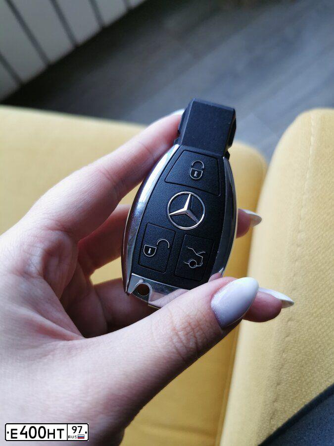 Фото автомобиля MERCEDES S-KLASSE, 2001 — госномер Е184АУ799. Цвет: ЧЕРНЫЙ