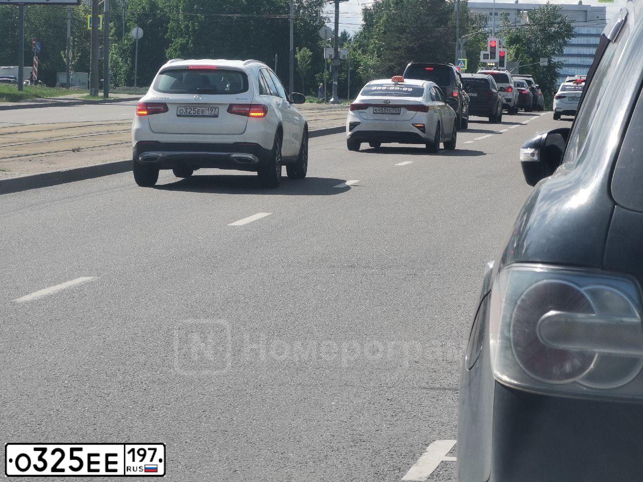 Фото автомобиля VOLVO XC60, 2010 — госномер О325ЕЕ197. Цвет: ТЕМНО-СИНИЙ