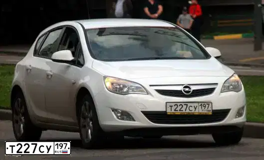 Фото автомобиля OPEL ASTRA, 2011 — госномер Т227СУ197. Цвет: БЕЛЫЙ