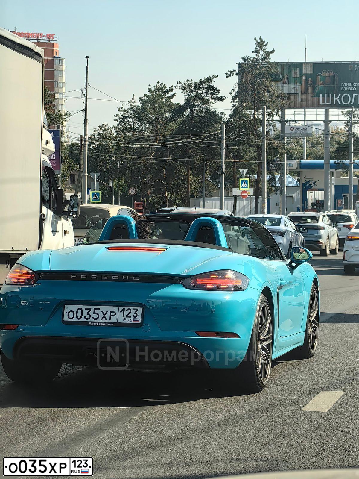 Фото автомобиля PORSCHE BOXSTER, 2019 — госномер О035ХР123. Цвет: голубой
