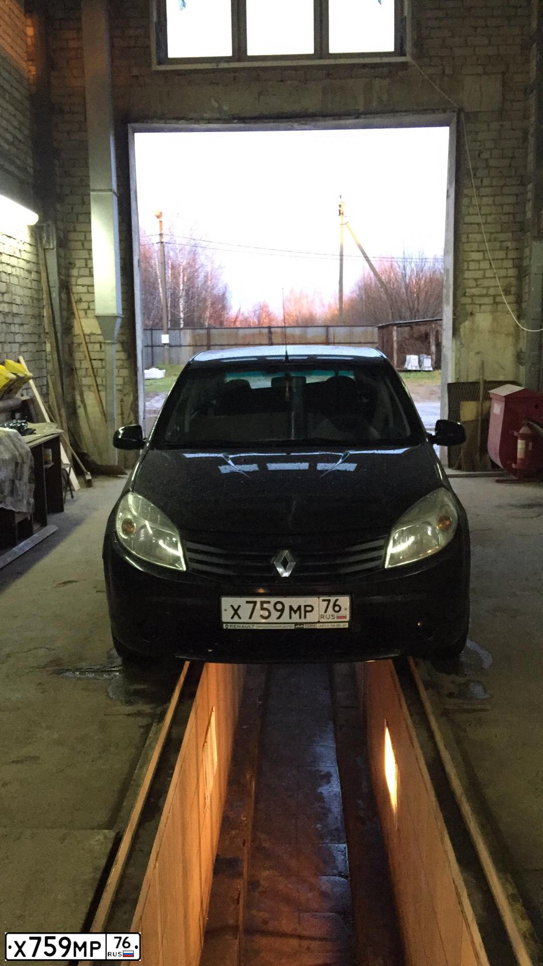 Фото автомобиля RENAULT SANDERO, 2012 — госномер Х759МР76. Цвет: ЧЕРНЫЙ