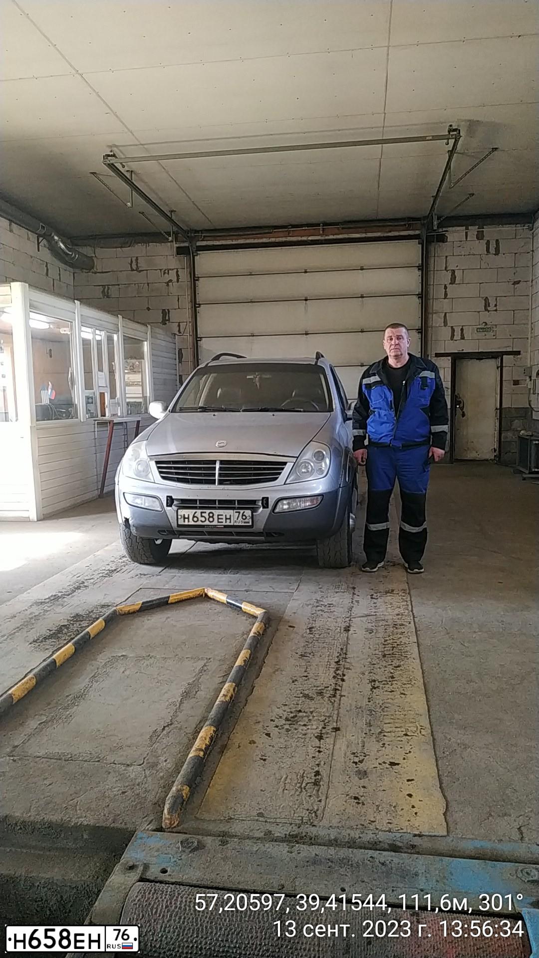 Фото автомобиля SSANGYONG REXTON, 2005 — госномер Н658ЕН76. Цвет: СЕРЫЙ