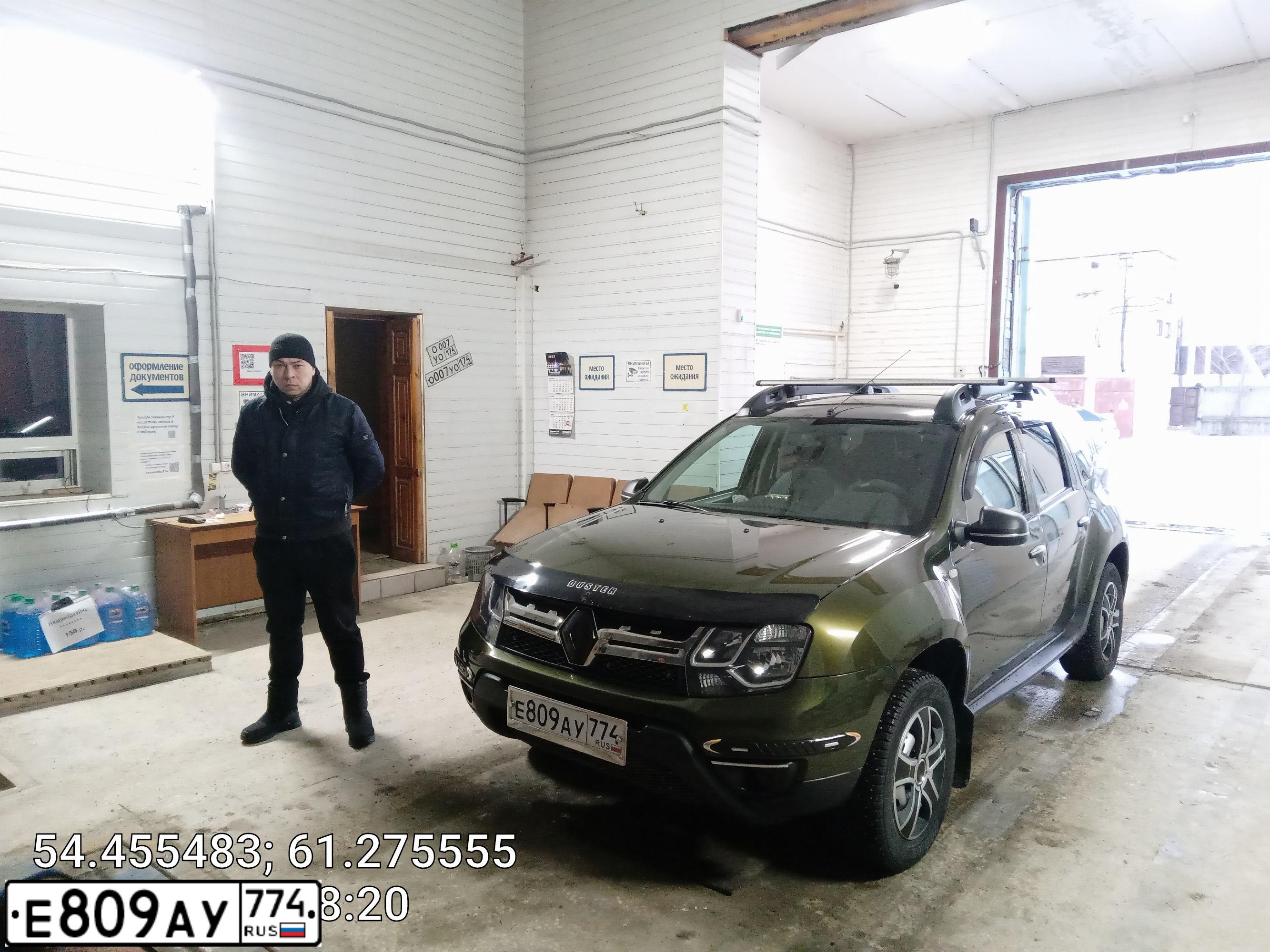 Фото автомобиля RENAULT DUSTER, 2017 — госномер Е809АУ774. Цвет: ЗЕЛЕНЫЙ