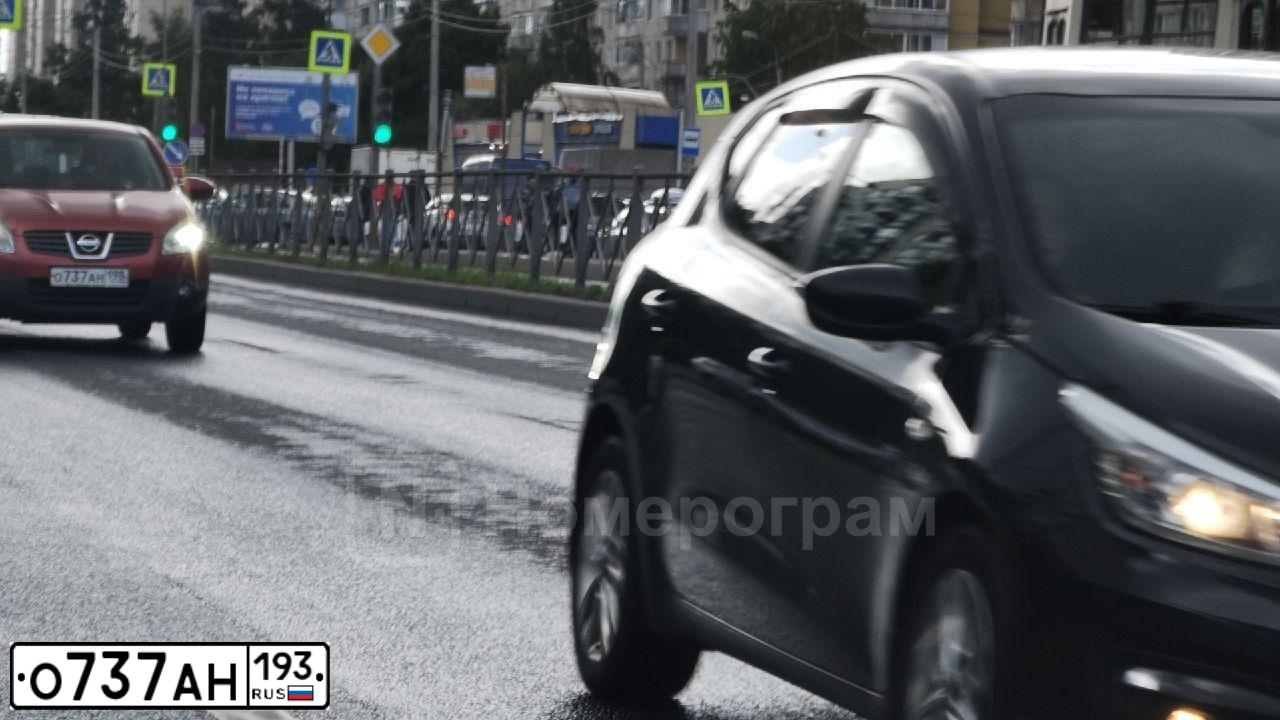 Фото автомобиля NISSAN JUKE, 2012 — госномер О737АН193. Цвет: Белый