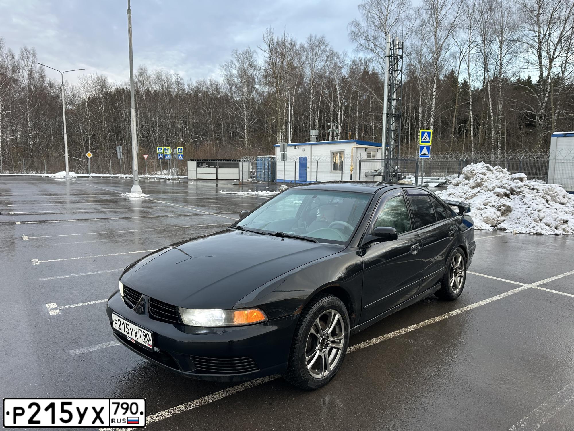 Фото автомобиля MITSUBISHI GALANT DE, 2002 — госномер Е987ТХ797. Цвет: ЧЕРНЫЙ
