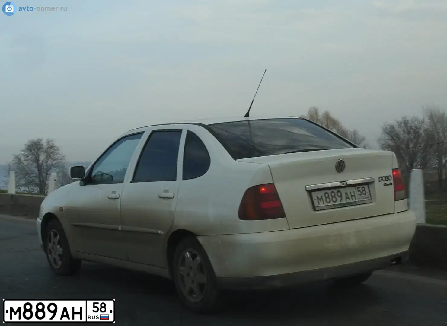 Фото автомобиля VOLKSWAGEN POLO, 1998 — госномер М889АН58. Цвет: БЕЛЫЙ