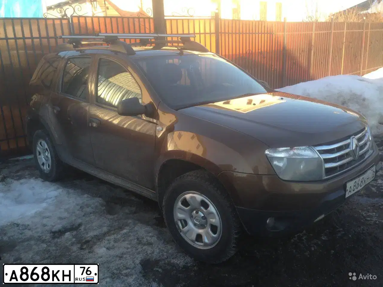 Фото автомобиля RENAULT DUSTER, 2012 — госномер Р410СО76. Цвет: Коричневый