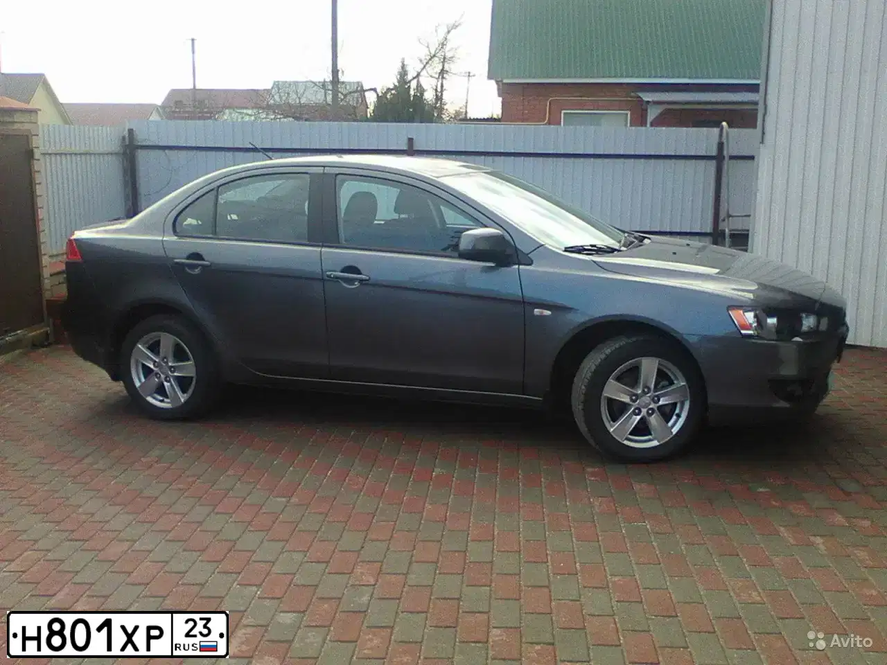Фото автомобиля MITSUBISHI LANCER, 2008 — госномер Е683УХ126. Цвет: Серый