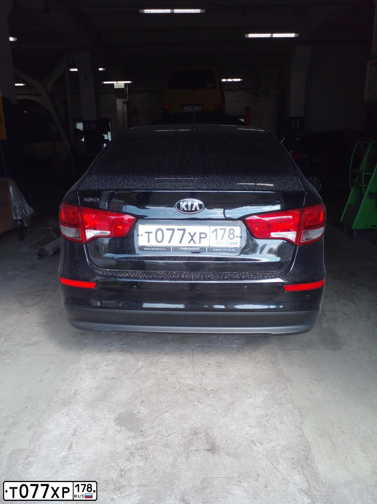 Фото автомобиля KIA RIO, 2015 — госномер Т077ХР178. Цвет: ЧЕРНЫЙ