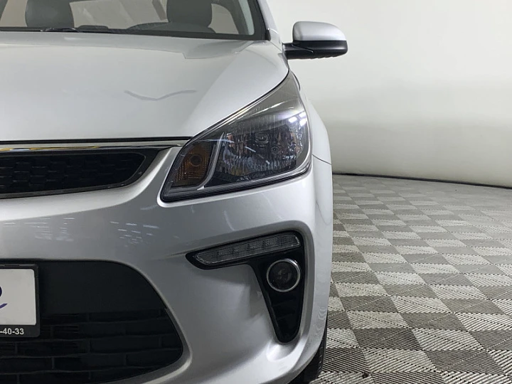 Фото автомобиля KIA RIO, 2019 — госномер Е944НО797. Цвет: Серебристый