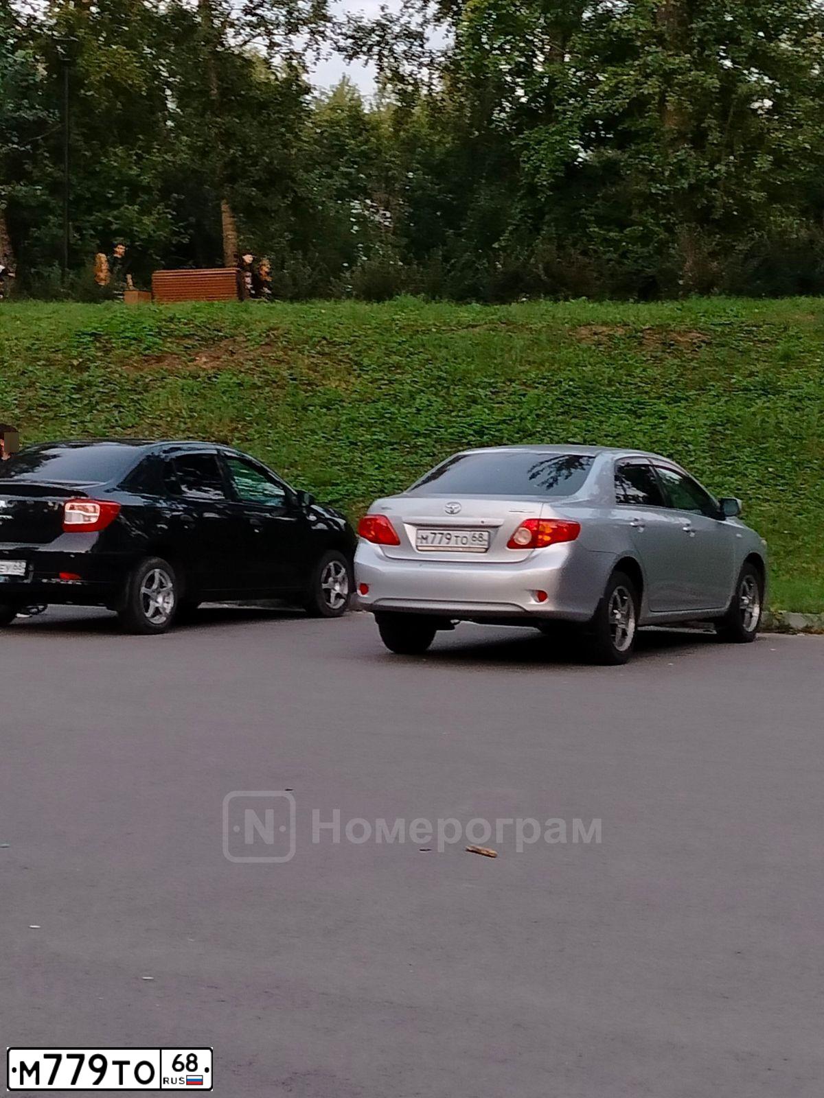 Фото автомобиля TOYOTA COROLLA, 2008 — госномер М779ТО68. Цвет: СЕРЕБРИСТЫЙ