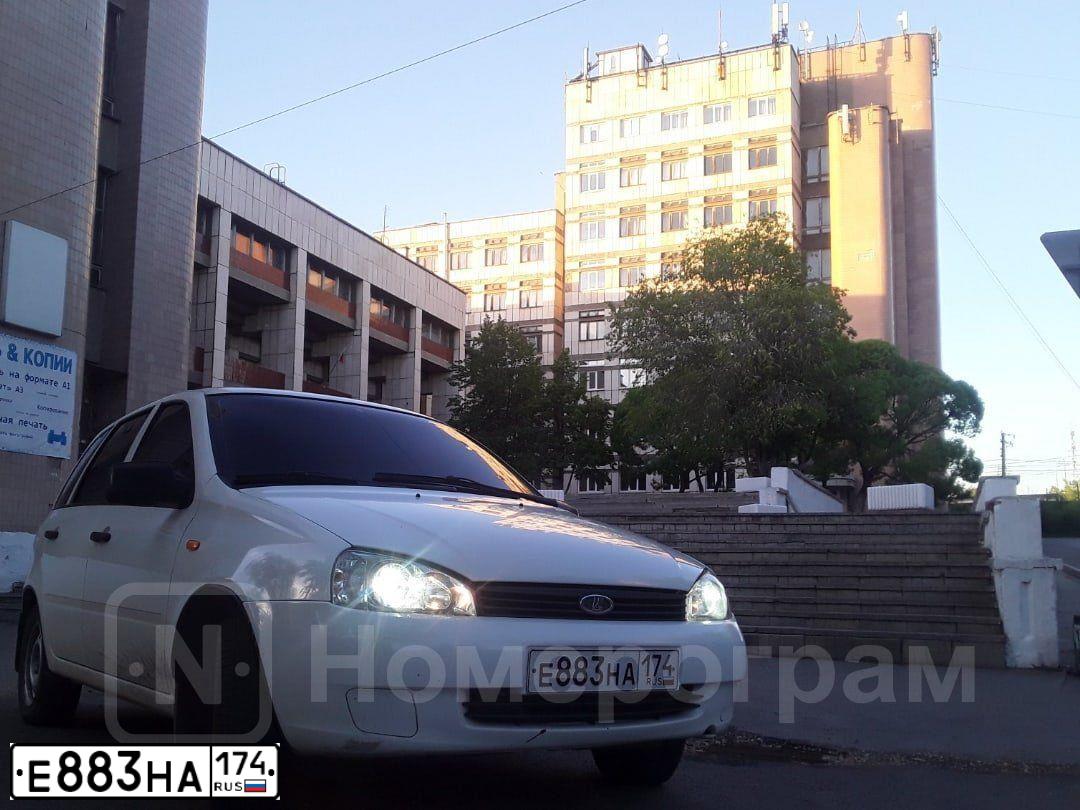 Фото автомобиля LADA 1117 KALINA, 2010 — госномер Е883НА174. Цвет: Белый