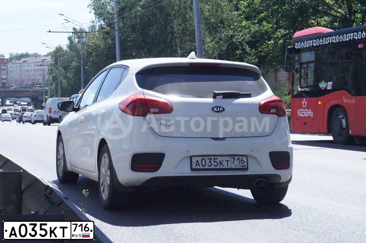 Фото автомобиля KIA CEE'D, 2017 — госномер А035КТ716. Цвет: БЕЛЫЙ