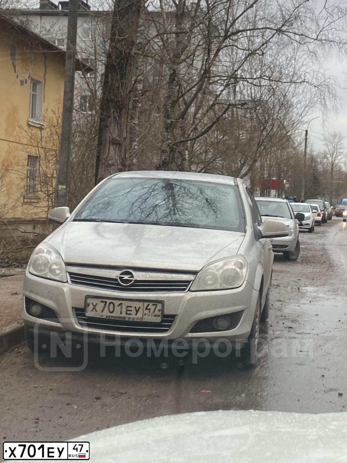 Фото автомобиля OPEL ASTRA, 2012 — госномер Е220ВВ102. Цвет: Серебристый
