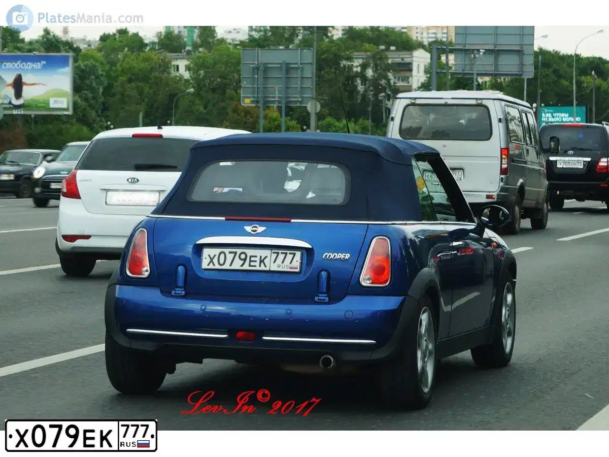 Фото автомобиля MINI МИНИ COOPER САВRIО, 2007 — госномер К757ММ99. Цвет: СИНИЙ