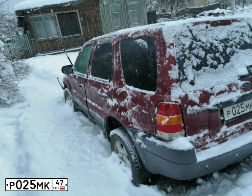 Фото автомобиля FORD ESCAPE, 2004 — госномер Р025МК47. Цвет: ВИШНЕВЫЙ