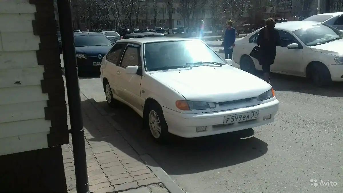 Фото автомобиля LADA 2113 SAMARA, 2006 — госномер Р599ВА31. Цвет: Белый