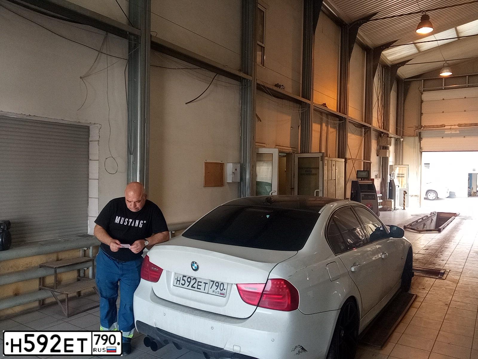 Фото автомобиля BMW SERIE 3, 2005 — госномер Н335ОА799. Цвет: Белый