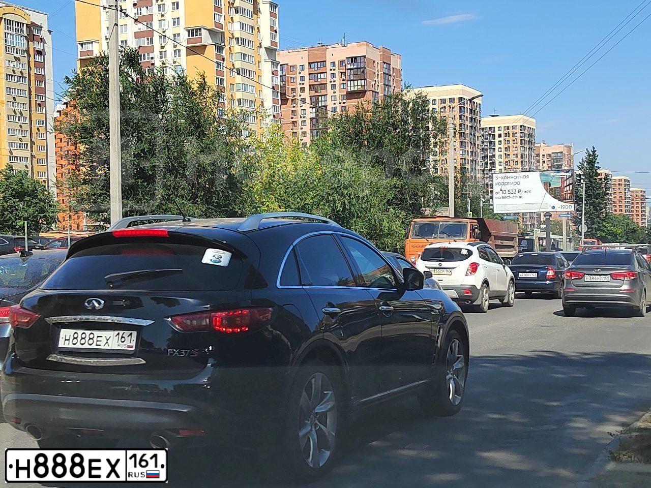 Фото автомобиля INFINITI I FX, 2011 — госномер М769КМ761. Цвет: ЧЕРНЫЙ