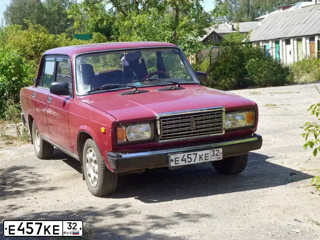 Фото автомобиля LADA 2107, 2003 — госномер Е457КЕ32. Цвет: ТЕМНО-БОРДОВЫЙ