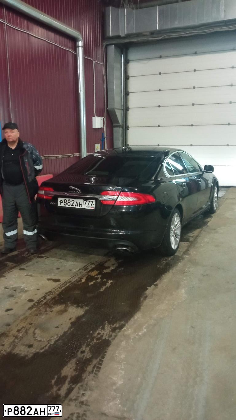 Фото автомобиля JAGUAR XF-SERIE, 2013 — госномер Е944УТ790. Цвет: ЧЕРНЫЙ