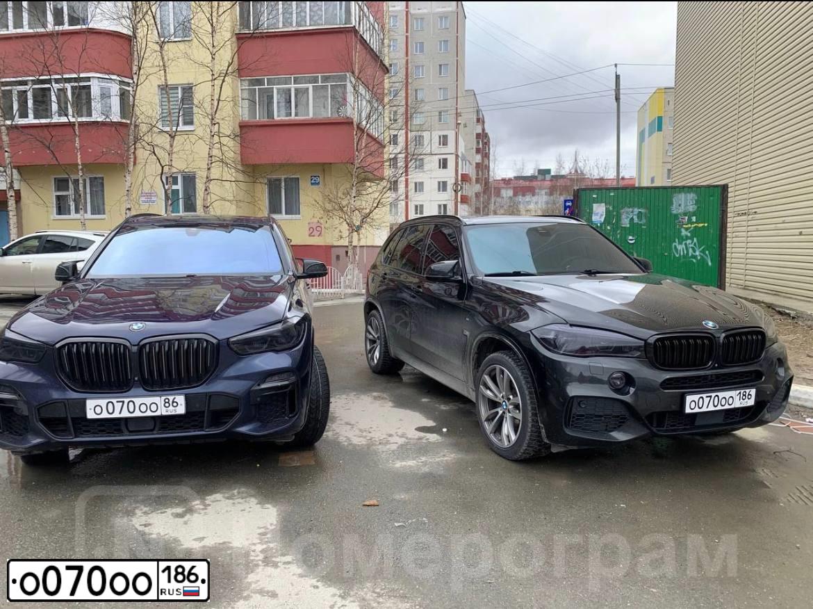 Фото автомобиля TOYOTA LANDCRUISER 200, 2013 — госномер О070ОО186. Цвет: ЧЕРНЫЙ