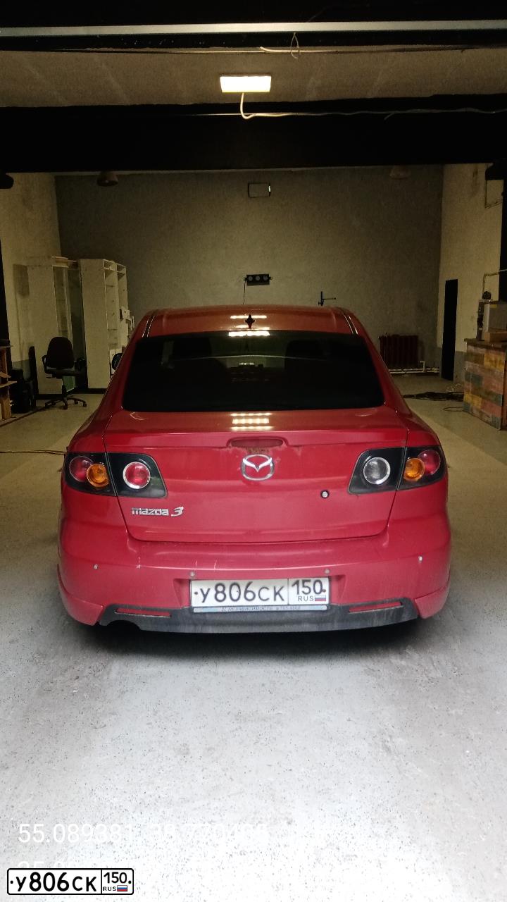 Фото автомобиля MAZDA 3, 2004 — госномер У806СК150. Цвет: КРАСНЫЙ