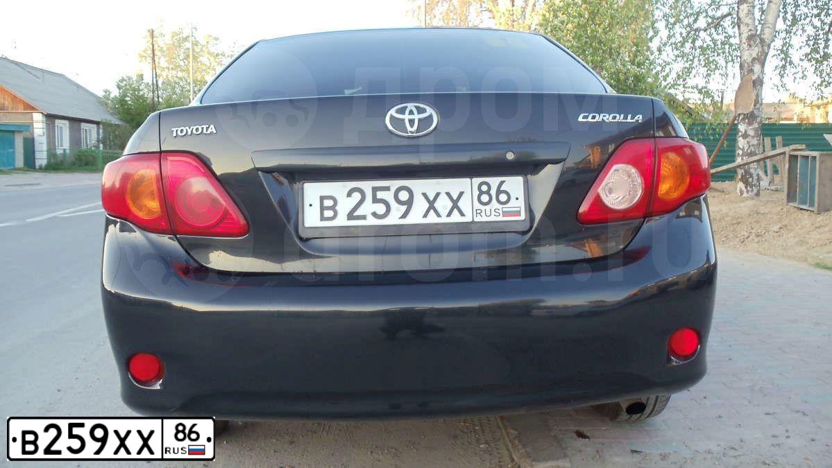 Фото автомобиля TOYOTA COROLLA, 2007 — госномер Е310ТТ124. Цвет: ЧЕРНЫЙ