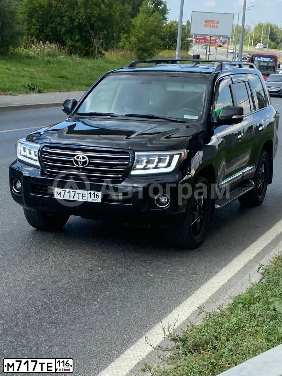 Фото автомобиля TOYOTA LANDCRUISER 200, 2013 — госномер М717ТЕ116. Цвет: ЧЕРНЫЙ