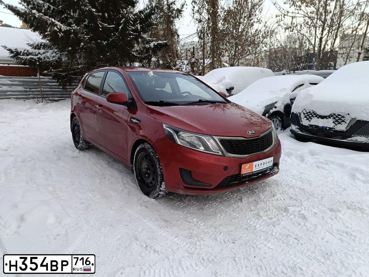 Фото автомобиля KIA RIO, 2014 — госномер Т003ТЕ116. Цвет: Красный