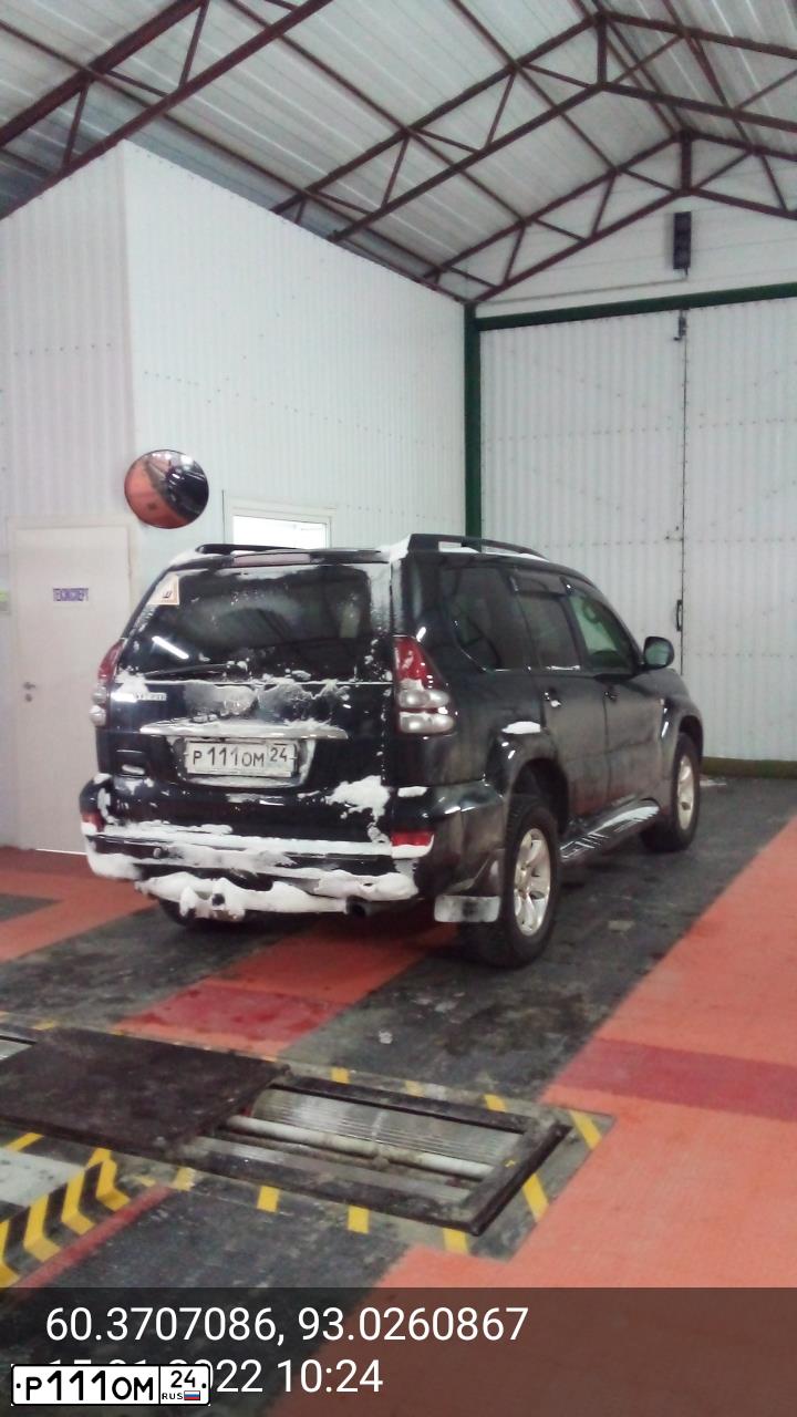 Фото автомобиля TOYOTA LANDCRUISER, 2008 — госномер Р111ОМ24. Цвет: ЧЕРНЫЙ