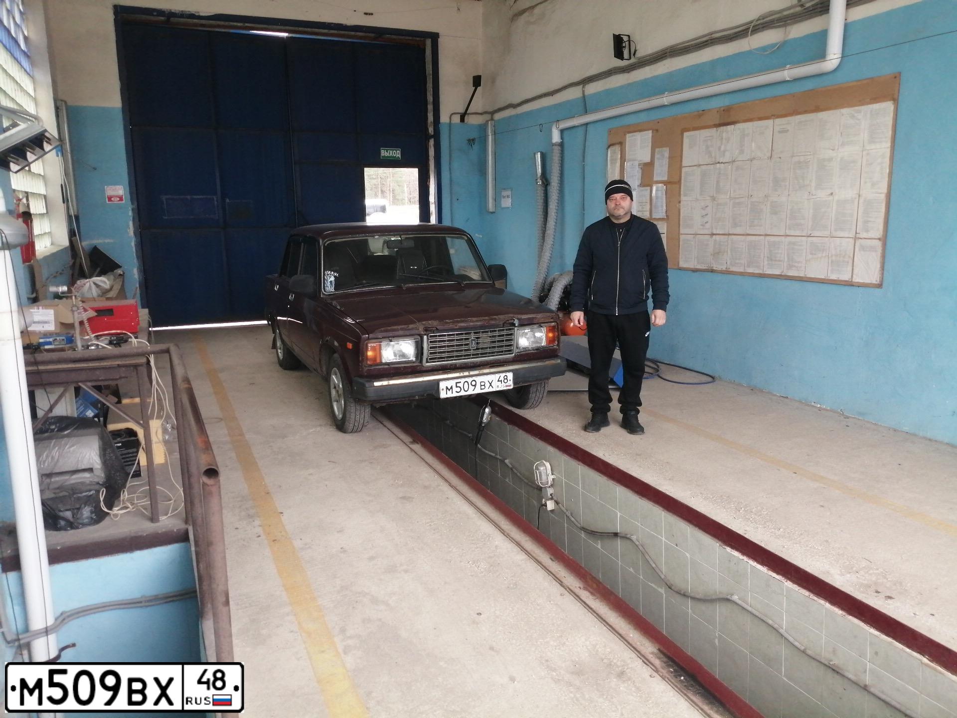 Фото автомобиля LADA 2107 LADA, 2007 — госномер М509ВХ48. Цвет: ТЕМНО-ВИШНЕВЫЙ