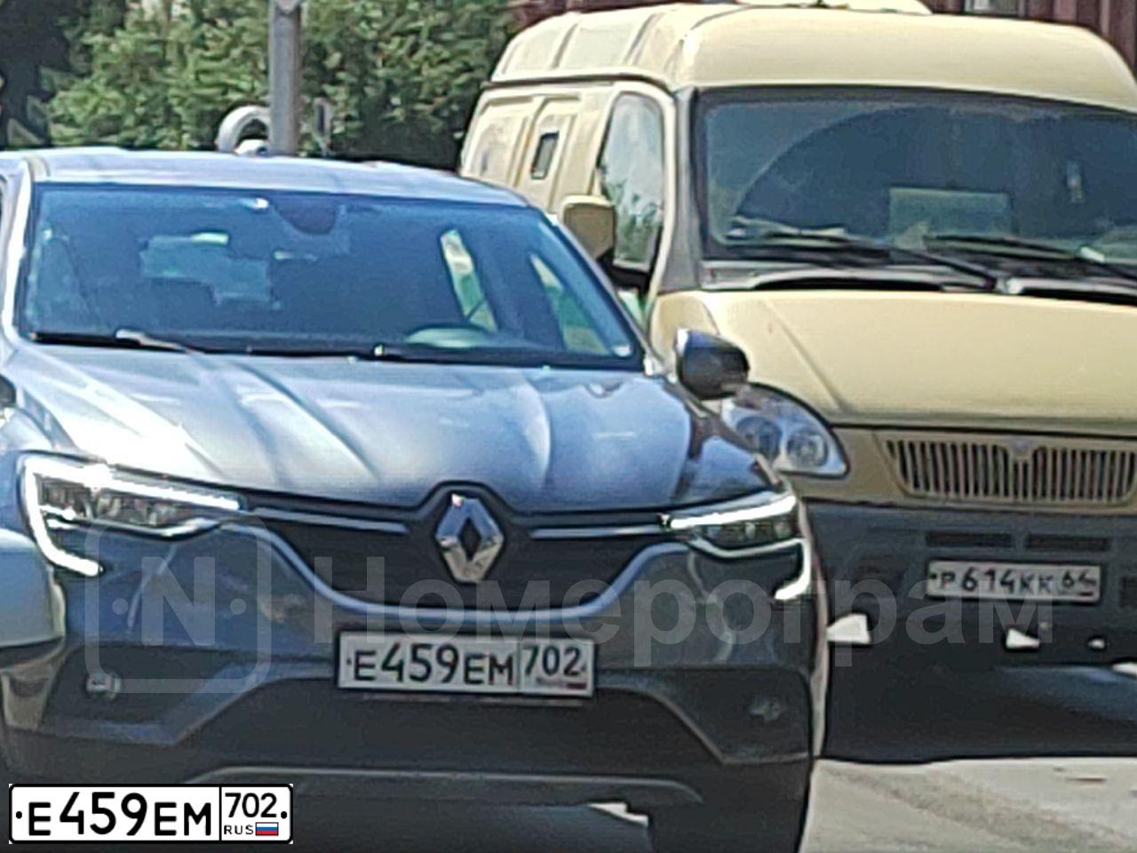 Фото автомобиля RENAULT ARKANA, 2021 — госномер Е828ХУ797. Цвет: СЕРЫЙ