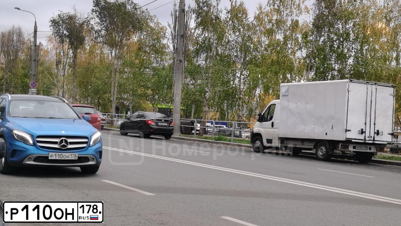 Фото автомобиля MERCEDES GLA-KLASSE, 2014 — госномер М665РХ763. Цвет: ГОЛУБОЙ