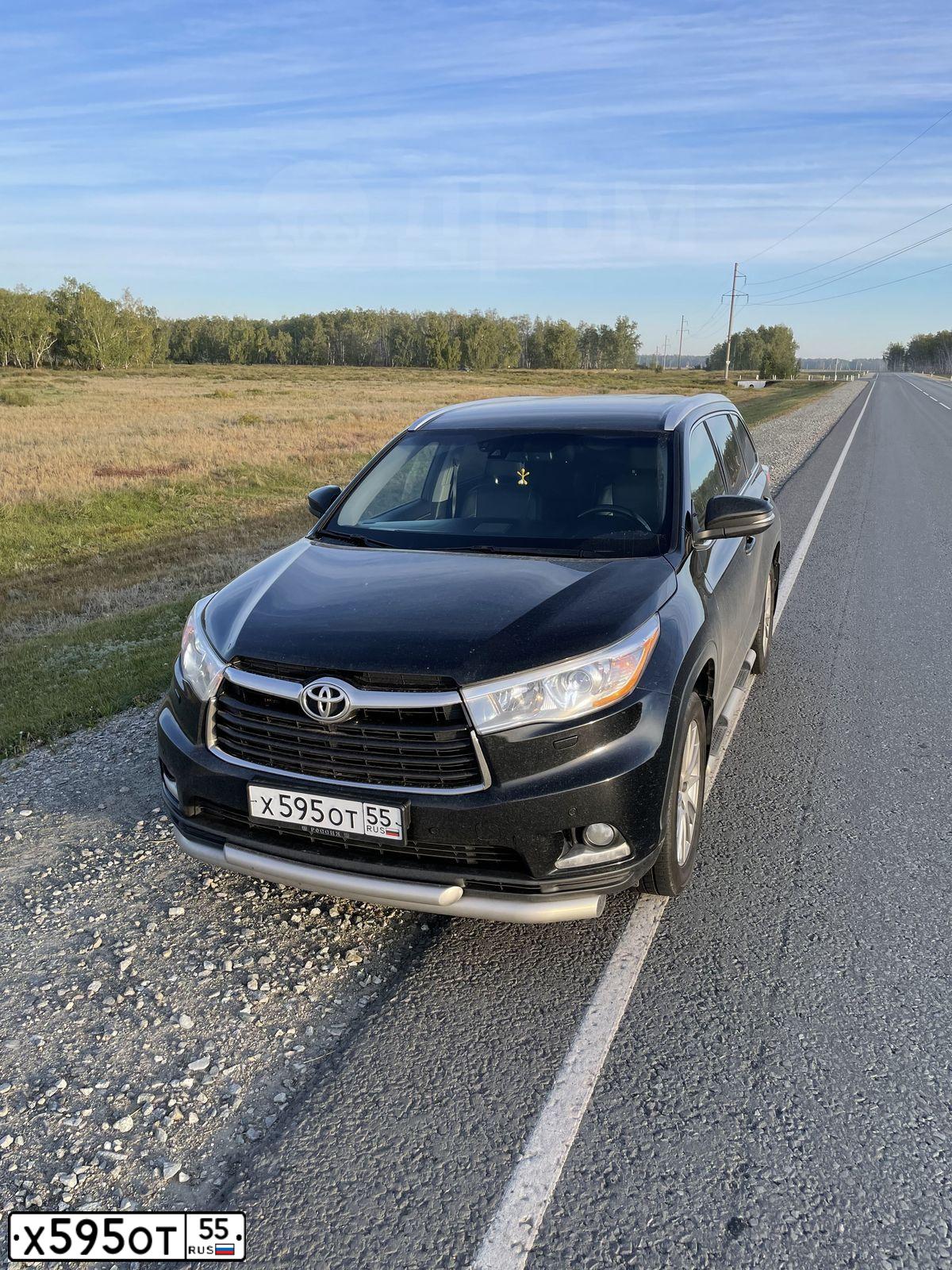 Фото автомобиля TOYOTA HIGHLANDER, 2015 — госномер Х595ОТ55. Цвет: ЧЕРНЫЙ