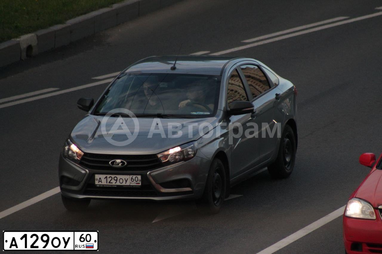 Фото автомобиля LADA VESTA, 2020 — госномер А129ОУ60. Цвет: СЕРЫЙ