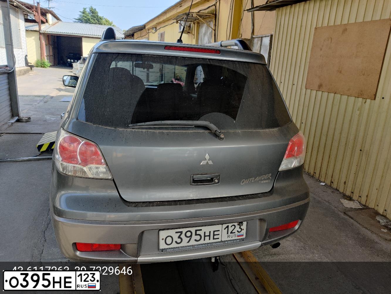 Фото автомобиля MITSUBISHI OUTLANDER, 2003 — госномер О395НЕ123. Цвет: Серый