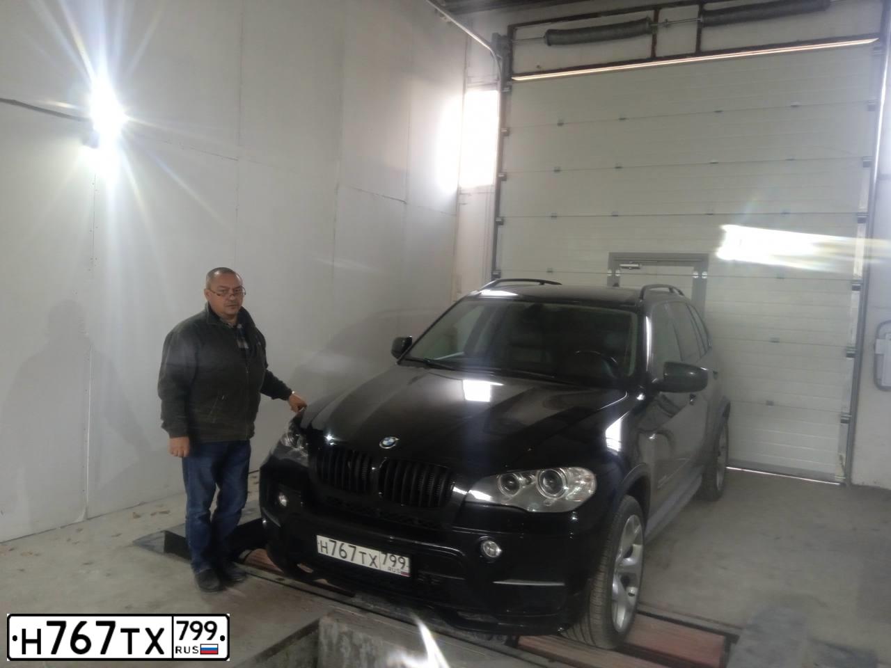 Фото автомобиля BMW X5, 2012 — госномер М856ВЕ977. Цвет: ЧЕРНЫЙ