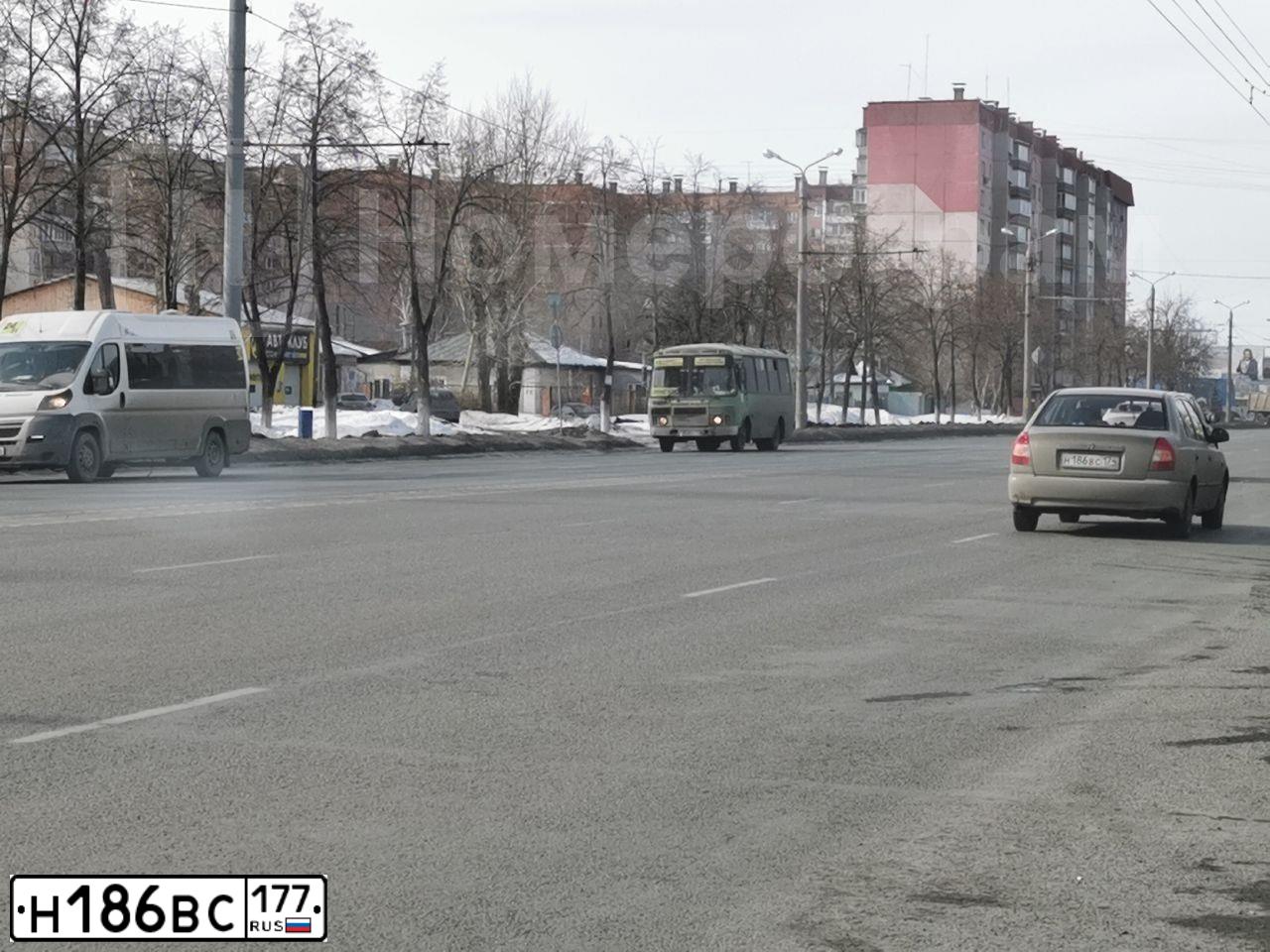 Фото автомобиля RENAULT LOGAN, 2005 — госномер Н186ВС177. Цвет: СИНИЙ МЕТАЛЛИК