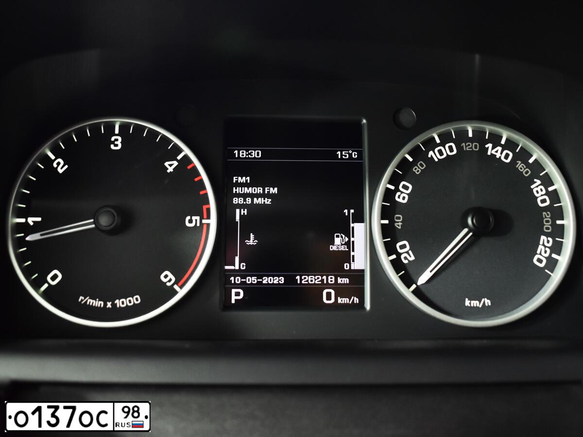 Фото автомобиля LANDROVER RANGE ROVER SPORT, 2013 — госномер Н447ТК198. Цвет: ЧЕРНЫЙ