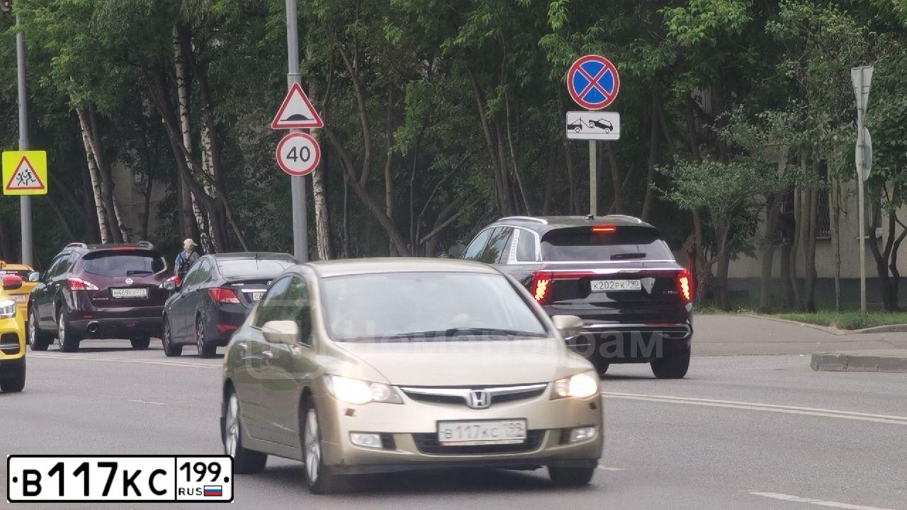 Фото автомобиля HONDA CIVIC, 2008 — госномер В117КС199. Цвет: СЕРО-ЗОЛОТИСТЫЙ